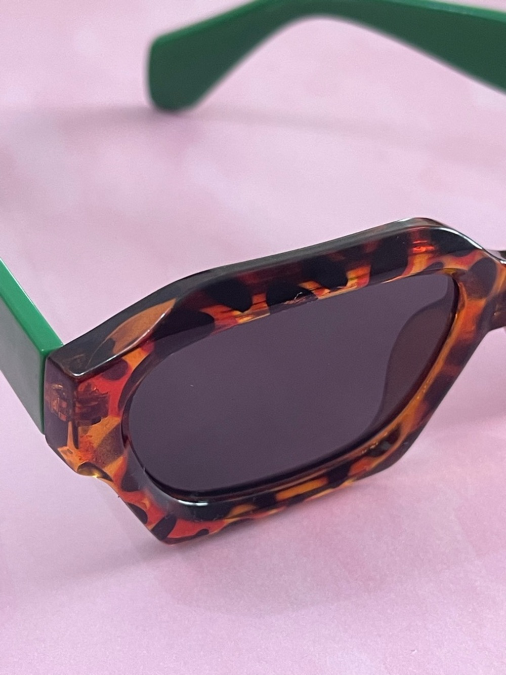 🤎🌳 Free People Tortoise Shell Sunglasses with Green Temples 🌳🤎 - Picture 11 of 15